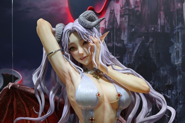 《炽须尾》1/4比例雕像 黑衣版