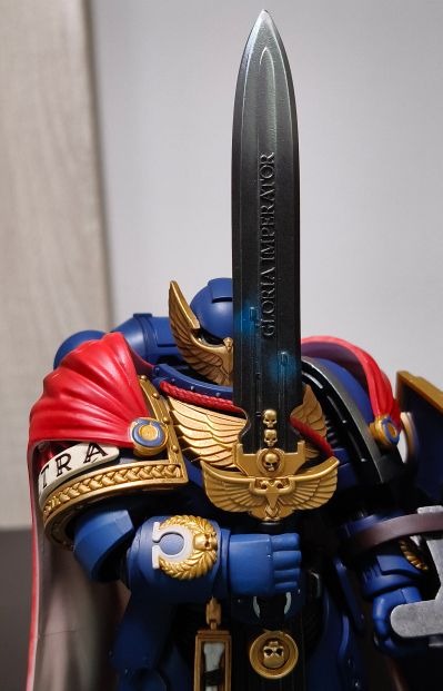 战锤40000：星际战士 极限战士 配备精工爆矢来福枪,链锯剑和爆矢手枪的圣物盔甲兵