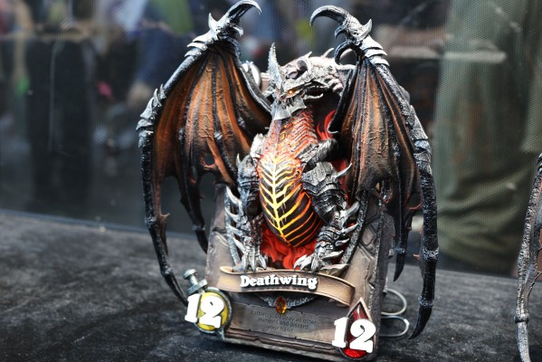 炉石传说 死亡之翼卡牌艺术雕像