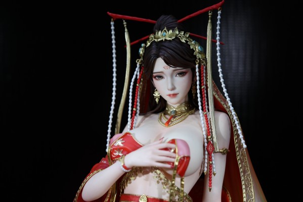 《炽须尾》1/4比例雕像 黑衣版