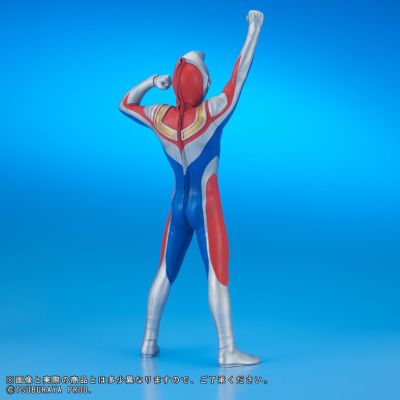 大怪兽系列 奥特新生代 戴拿奥特曼（闪亮型） 登场姿势