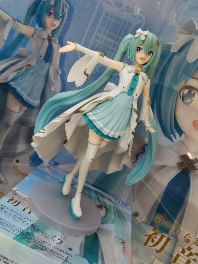 世界计划：毁灭的世界与无法歌唱的初音未来 Luminasta “开窗世界的初音未来”