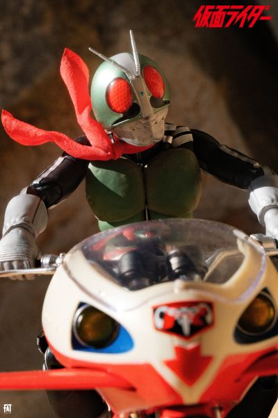 S.H.Figuarts（真骨雕制法） 假面骑士新1号 荣耀昭和骑士版（首发专属底座配套款）