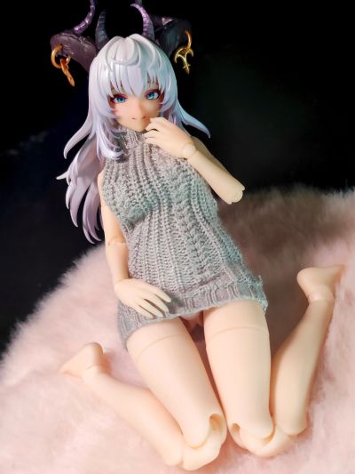 露臀手工针织毛衣