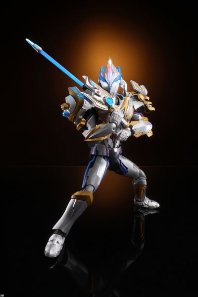 传奇版奥特名鉴 艾克斯奥特曼超越型 贝塔闪光装甲