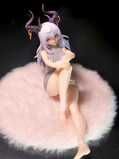 露臀手工针织毛衣