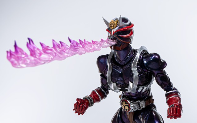 S.H.Figuarts（真骨雕制法）假面骑士装甲响鬼