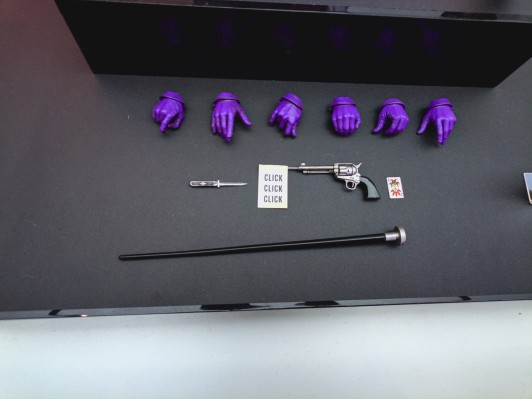 《蝙蝠侠：致命玩笑》小丑 1/6比例珍藏人偶