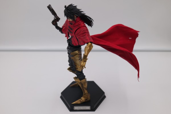 最终幻想7重制版第二部 PLAY ARTS真 文森特·瓦伦汀