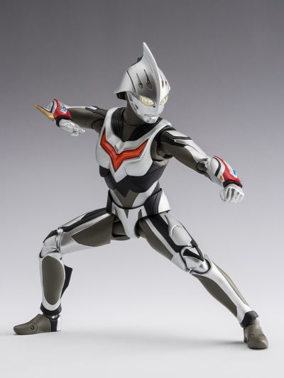 S.H.Figuarts 奈克赛斯奥特曼 幼年形态