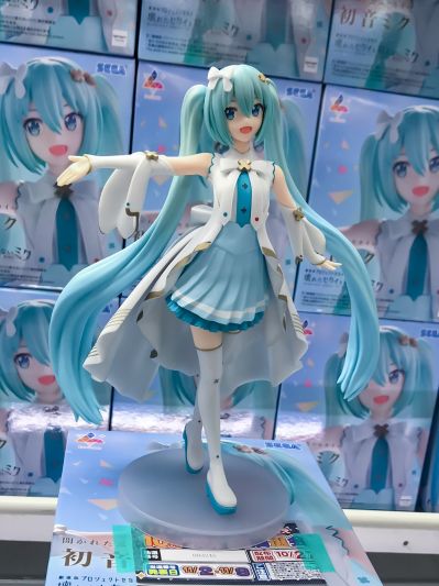 世界计划：毁灭的世界与无法歌唱的初音未来 Luminasta “开窗世界的初音未来”