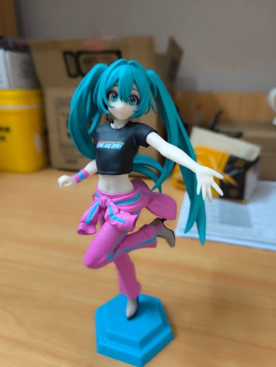 初音未来联名时尚魔女拉芙与贝莉 Desktop×Decorate Collections“初音未来”贝莉衣装款