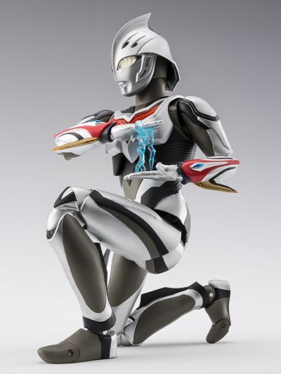 S.H.Figuarts 奈克赛斯奥特曼 幼年形态