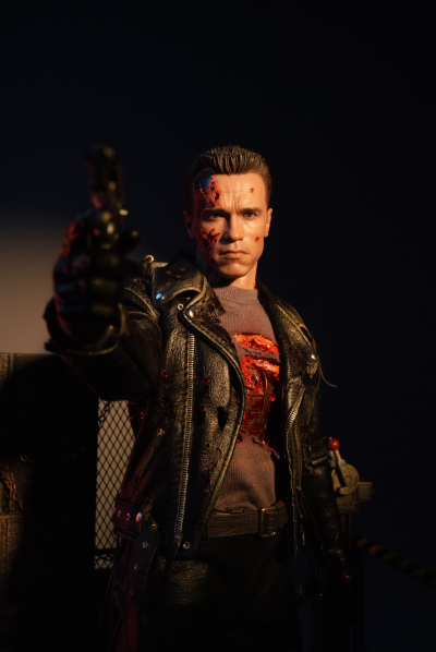《终结者2：审判日》 T-800(战损版)(2.0) 1:6比例珍藏人偶