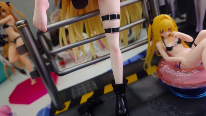 泳圈少女 出包王女DARKNESS 金色暗影