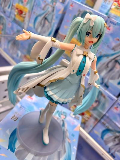 世界计划：毁灭的世界与无法歌唱的初音未来 Luminasta “开窗世界的初音未来”