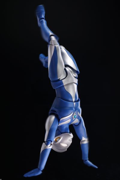 S.H.Figuarts 高斯奥特曼 月神形态