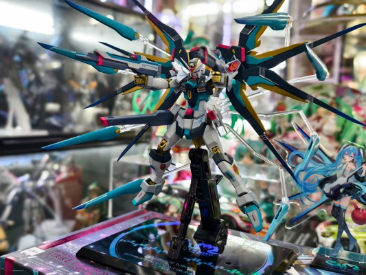 METAL ROBOT魂＜机动战士系列＞强袭自由高达二式 ［初音未来版］
