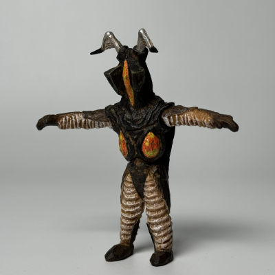 桥本美绪的奥特怪兽雕像。02