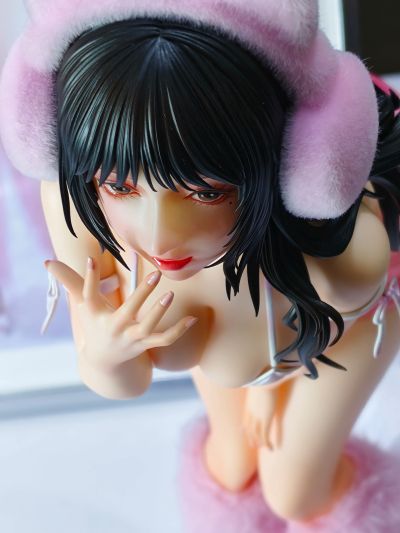 雪地水蜜桃比基尼美少女