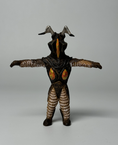 桥本美绪的奥特怪兽雕像。02