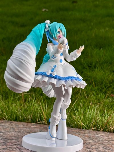 Luminasta 初音未来×大耳狗 白色连衣裙