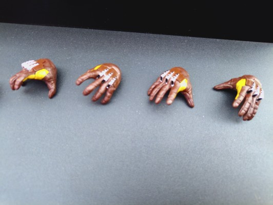 MMS831 《死侍与金刚狼》金刚狼(经典棕色战衣)