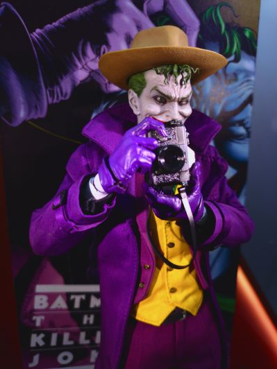 《蝙蝠侠：致命玩笑》小丑 1/6比例珍藏人偶