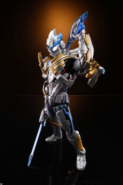 传奇版奥特名鉴 艾克斯奥特曼超越型 贝塔闪光装甲