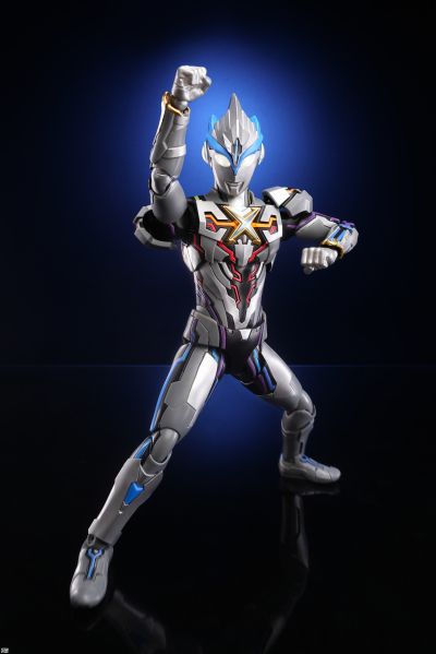 传奇版奥特名鉴 艾克斯奥特曼超越型 贝塔闪光装甲