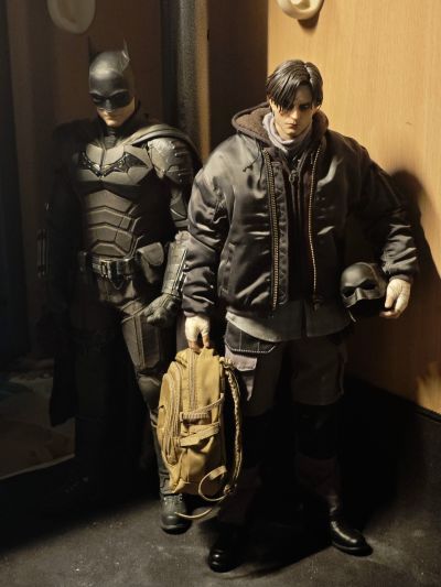 新蝙蝠侠 蝙蝠侠 和 布鲁斯韦恩 收藏级可动人偶