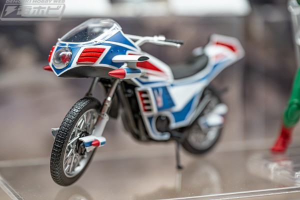 S.H.Figuarts 飓风号 荣耀昭和骑士版