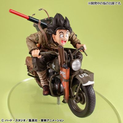 DESKTOP REAL McCOY EX 龙珠Z 孙悟空 与 军用摩托车