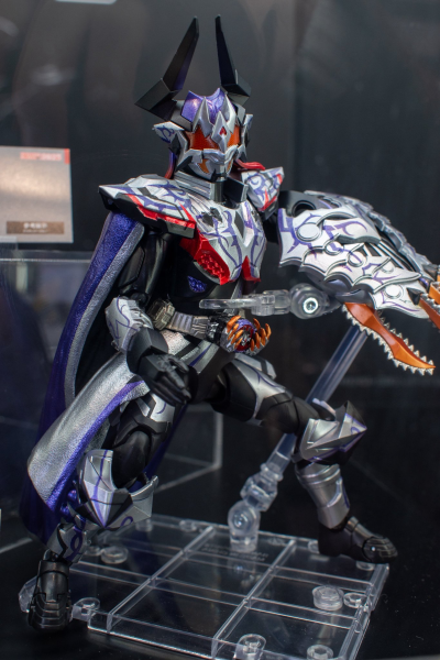 S.H.Figuarts 假面骑士霸牛 爆裂狂怒