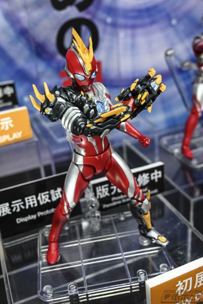 S.H.Figuarts 奥美迦奥特曼 白虎装甲