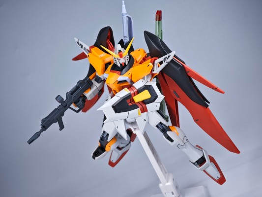 HG 机动战士高达SEED DESTINY 命运高达 (海涅专用机)