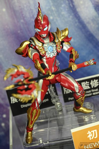 S.H.Figuarts 奥美迦奥特曼 朱雀装甲