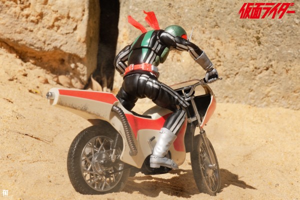 S.H.Figuarts（真骨雕制法） 假面骑士新1号 荣耀昭和骑士版（首发专属底座配套款）