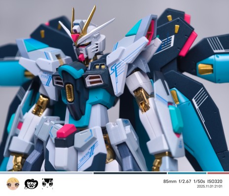 METAL ROBOT魂＜机动战士系列＞强袭自由高达二式 ［初音未来版］