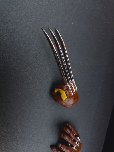 MMS831 《死侍与金刚狼》金刚狼(经典棕色战衣)