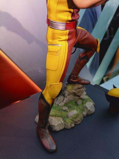 MMS831 《死侍与金刚狼》金刚狼(经典棕色战衣)