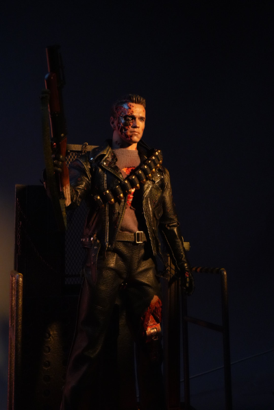 《终结者2：审判日》 T-800(战损版)(2.0) 1:6比例珍藏人偶