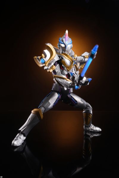 传奇版奥特名鉴 艾克斯奥特曼超越型 贝塔闪光装甲