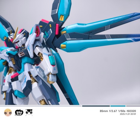 METAL ROBOT魂＜机动战士系列＞强袭自由高达二式 ［初音未来版］