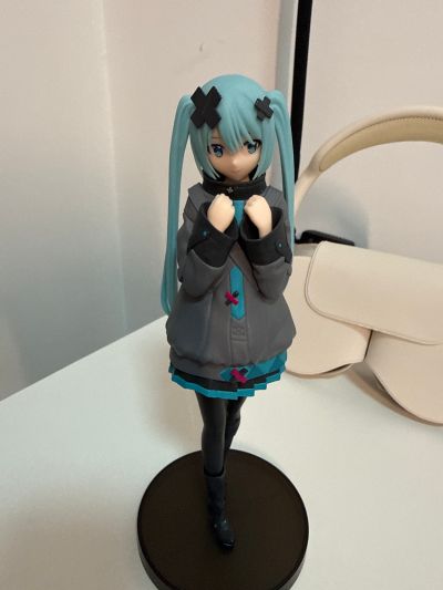 世界计划：毁灭的世界与无法歌唱的初音未来 Luminasta “闭窗世界的初音未来”