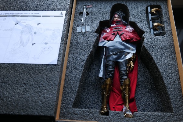 最终幻想7重制版第二部 PLAY ARTS真 文森特·瓦伦汀