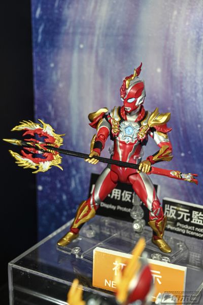 S.H.Figuarts 奥美迦奥特曼 朱雀装甲