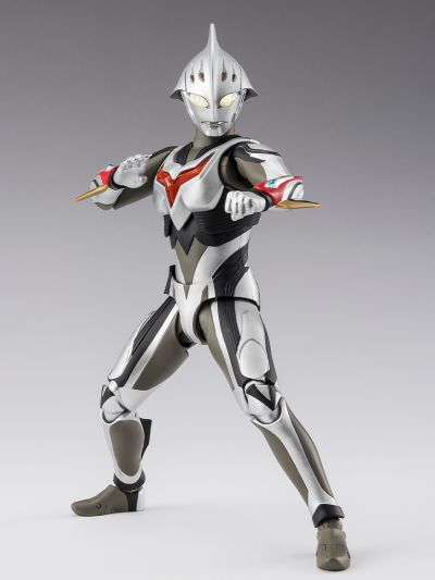 S.H.Figuarts 奈克赛斯奥特曼 幼年形态