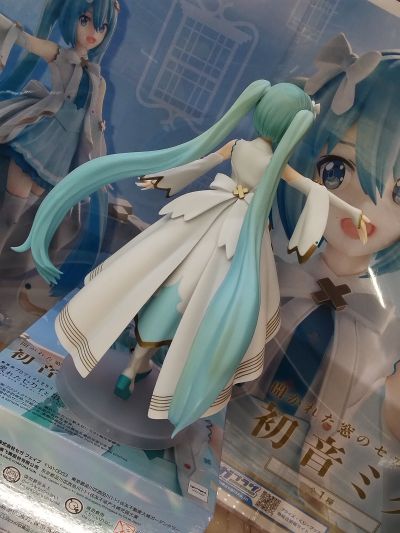 世界计划：毁灭的世界与无法歌唱的初音未来 Luminasta “开窗世界的初音未来”