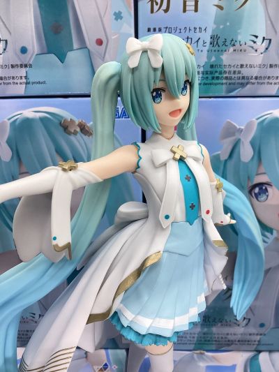 世界计划：毁灭的世界与无法歌唱的初音未来 Luminasta “开窗世界的初音未来”